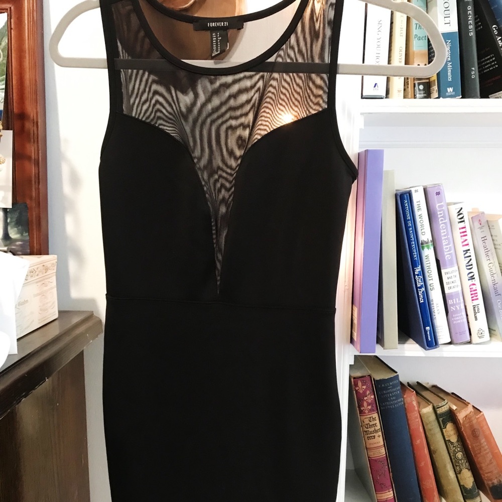 Mesh back & deep v-neck☯️